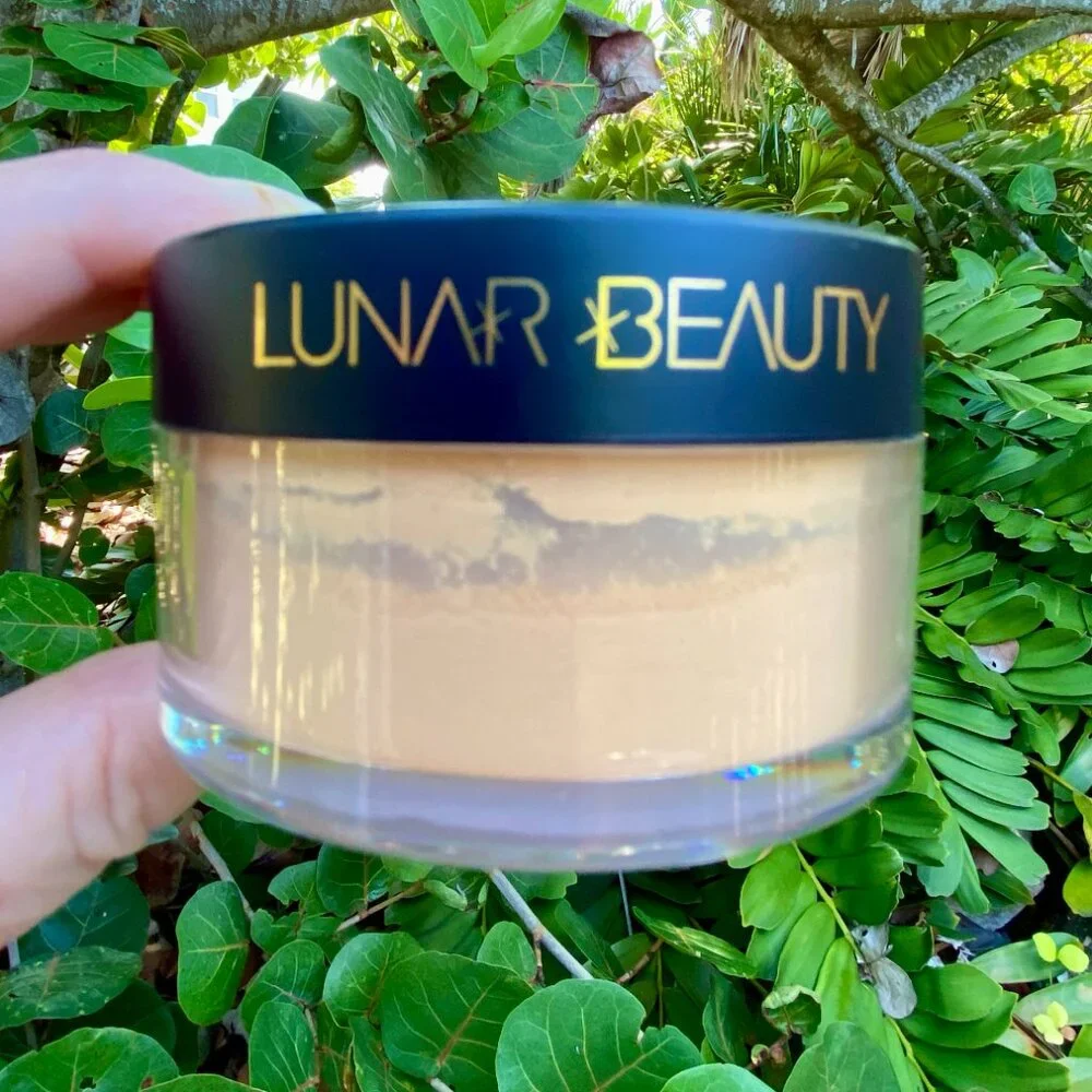 LUNAR BEAUTY Lunarversal Setting Powder Translucent Medium New in Box .71 oz